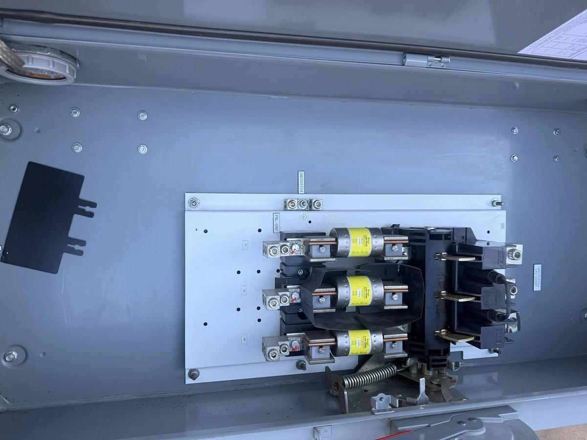 Used ALLEN BRADLEY 400 Amp 1494G-FF3J6  AL-208 Enclosed Switch Disconnect 600VAC 400A