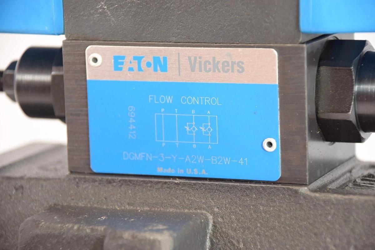 Vickers Directional Control Valve DG5V-8-S-33C-2-T-M-U-H-10 DG4V3S6CMUH560 *NOS*