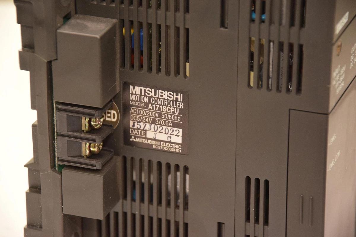 Used MITSUBISHI A171SCPU 100/200V 50/60Hz MOTION CONTROLLER W/ BASE UNIT A172B