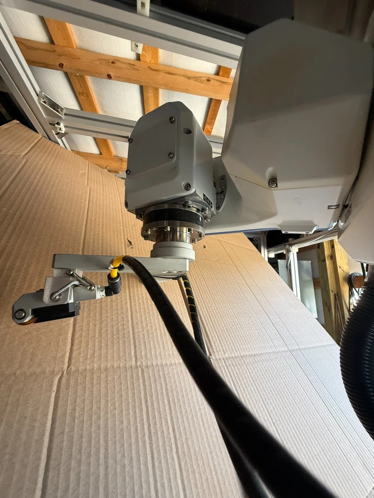 Used Toshiba Machine Co. System Six-Axis 6-Axis Robot TVL500 TVL 500 28kg