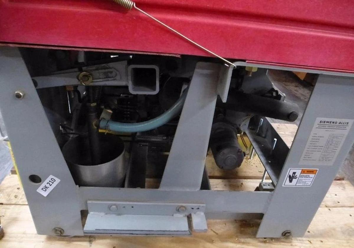 Used Siemens FB-500A1 512-2 1200A High Voltage Circuit Breaker 125vdc 1200 Amp 125v