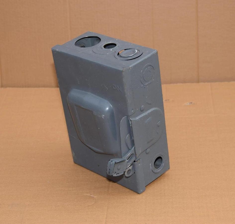 Used SQUARE D Safety Switch D321N 30A 30 Amp 240V Series E1 Safety Switch