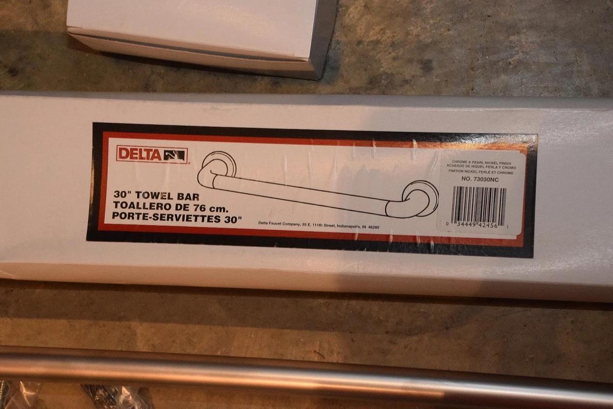 DELTA 73030NC CHROME & NICKEL FINISH 30" TOWEL BAR NEW Bathroom