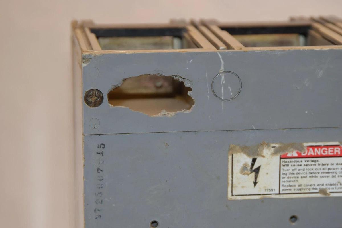 Used Siemens JXD23S400A Molded Switch Case Sentron 400A 400 Amp 400 A 240vac JXD2-A