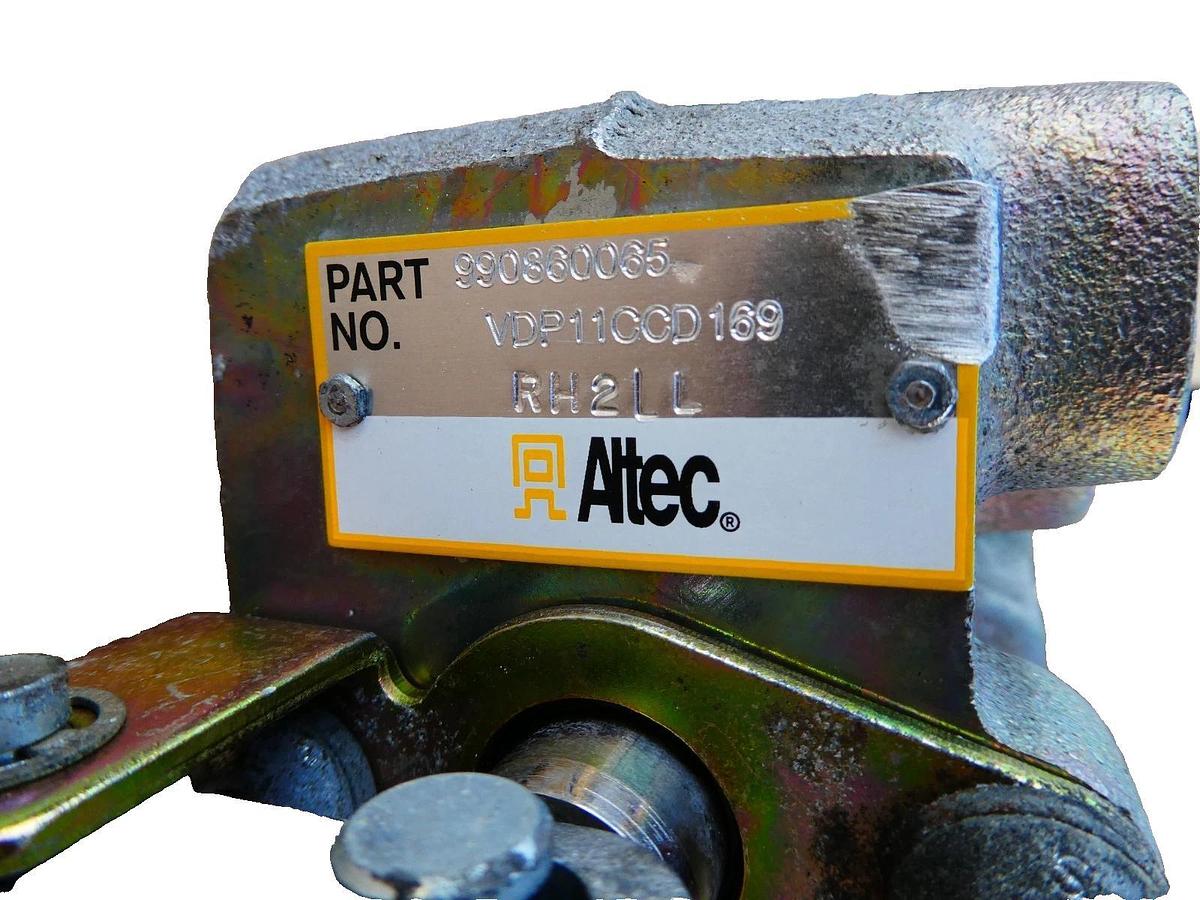 Used Altec 990860065 RH2LL Hydraulic Valve Block 3 spool Valve Manual pilot Operated