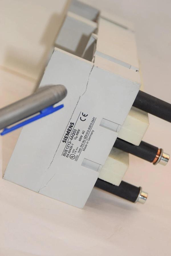 Used Siemens Busbar Adapter for Breaker 8US1213-4AQ03 8US12134AQ03 690v 600vac