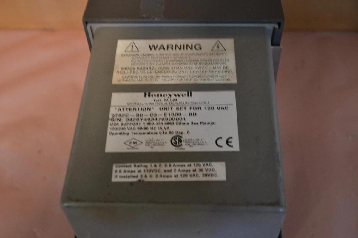 Used HONEYWELL 9782C-S0-C3-E1000-BD 120/240VAC 50/60Hz 0-60C ANALYZER/CONTROLLER