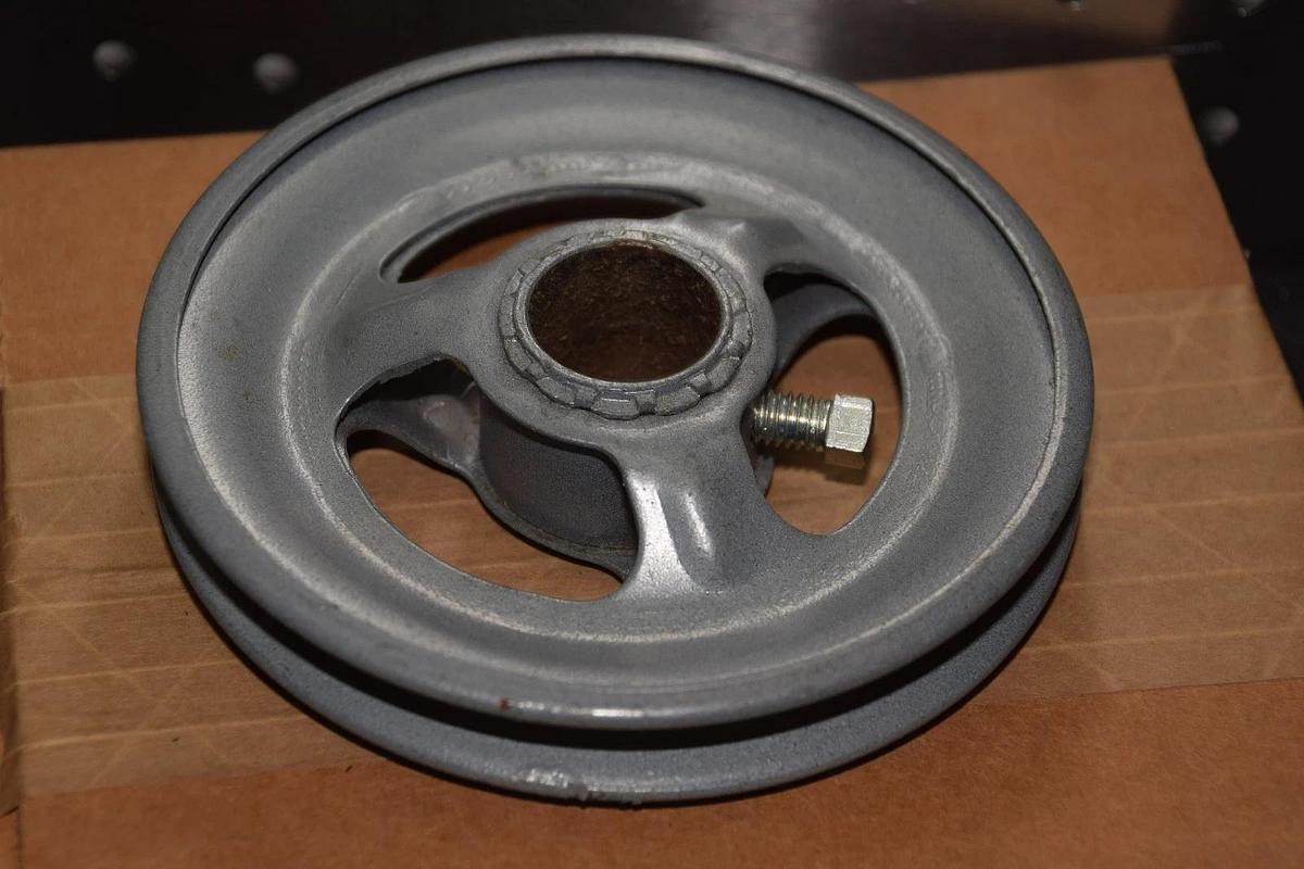 LAU INDUSTRIES 38261501 5" x 1" BLOWER PULLEY NEW