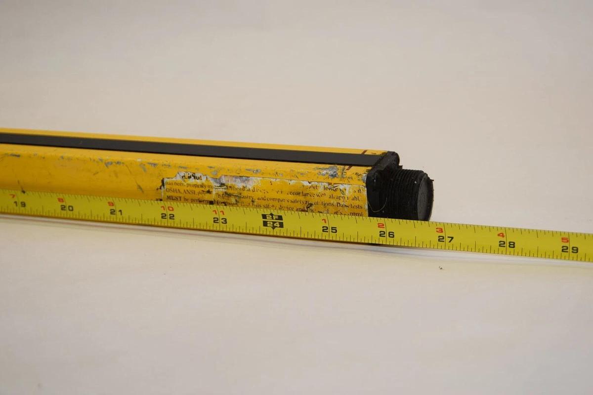 Used STI MS4324B-2 Range 30' MiniSafe 24" Transmitter Light Curtain