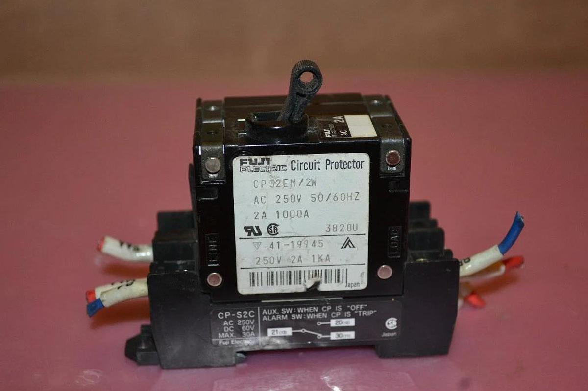 Used FUJI ELECTRIC BREAKER CP32EM/2W CP32EM2W CP32EM 2W