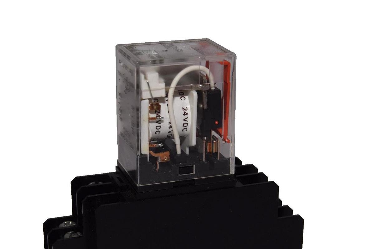 Used (Lot of 4) OMRON MY2N-GS MY2NGS 24 Vdc 24vdc Relay with Base 2747CX