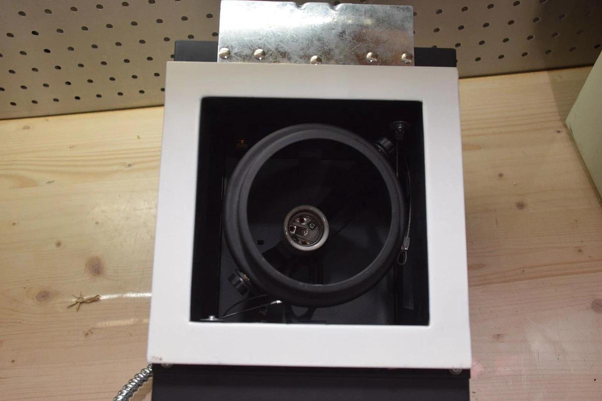 JESCO MYMH3070-1EWB MODULINEAR DIRECTIONAL LIGHTING ADJ. YOKE WHITE TRIM NEW