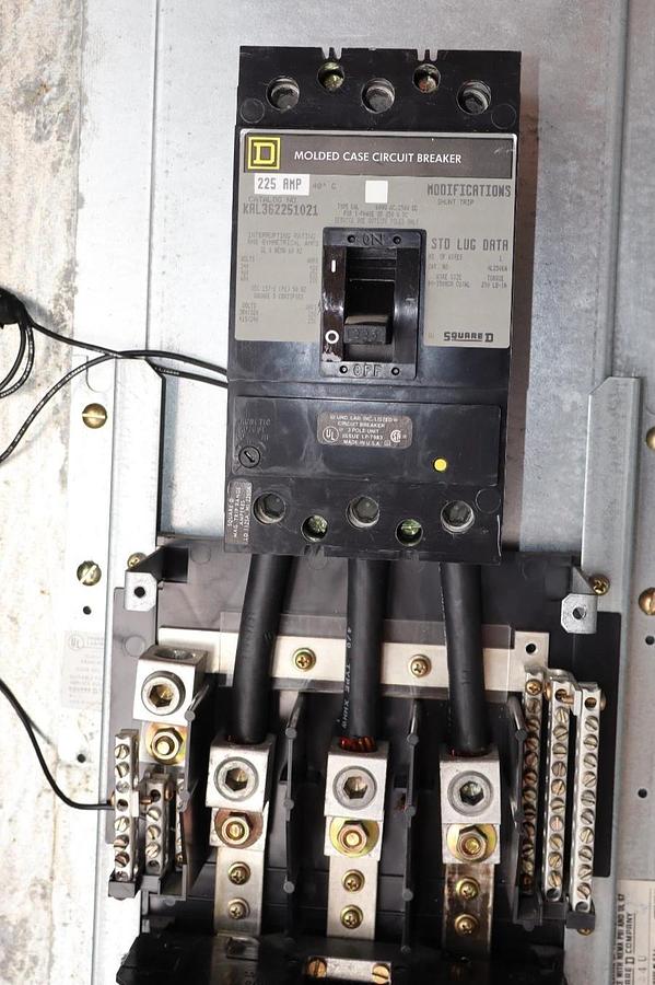 Used Square D Electric 225A Panelboard 225 A NQOD442L225CU NQODQ2 208y/120v 3ph 4w 42