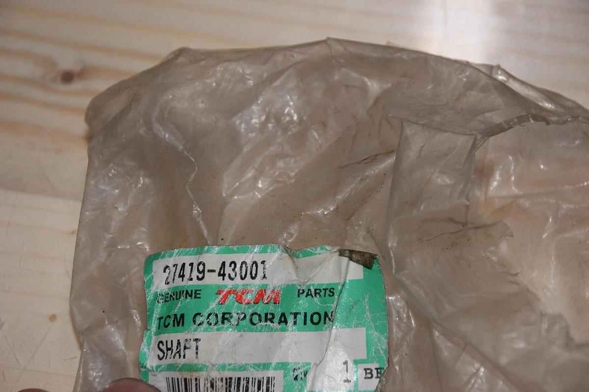 TCM PARTS 27419-43001 2741943001 SHAFT ROLLER NEW