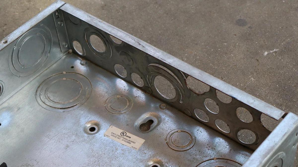 Used EATON Cutler Hammer BRP40N200G Panelboard Loadcenter 200A 120/240 1ph 3w 125A Mn