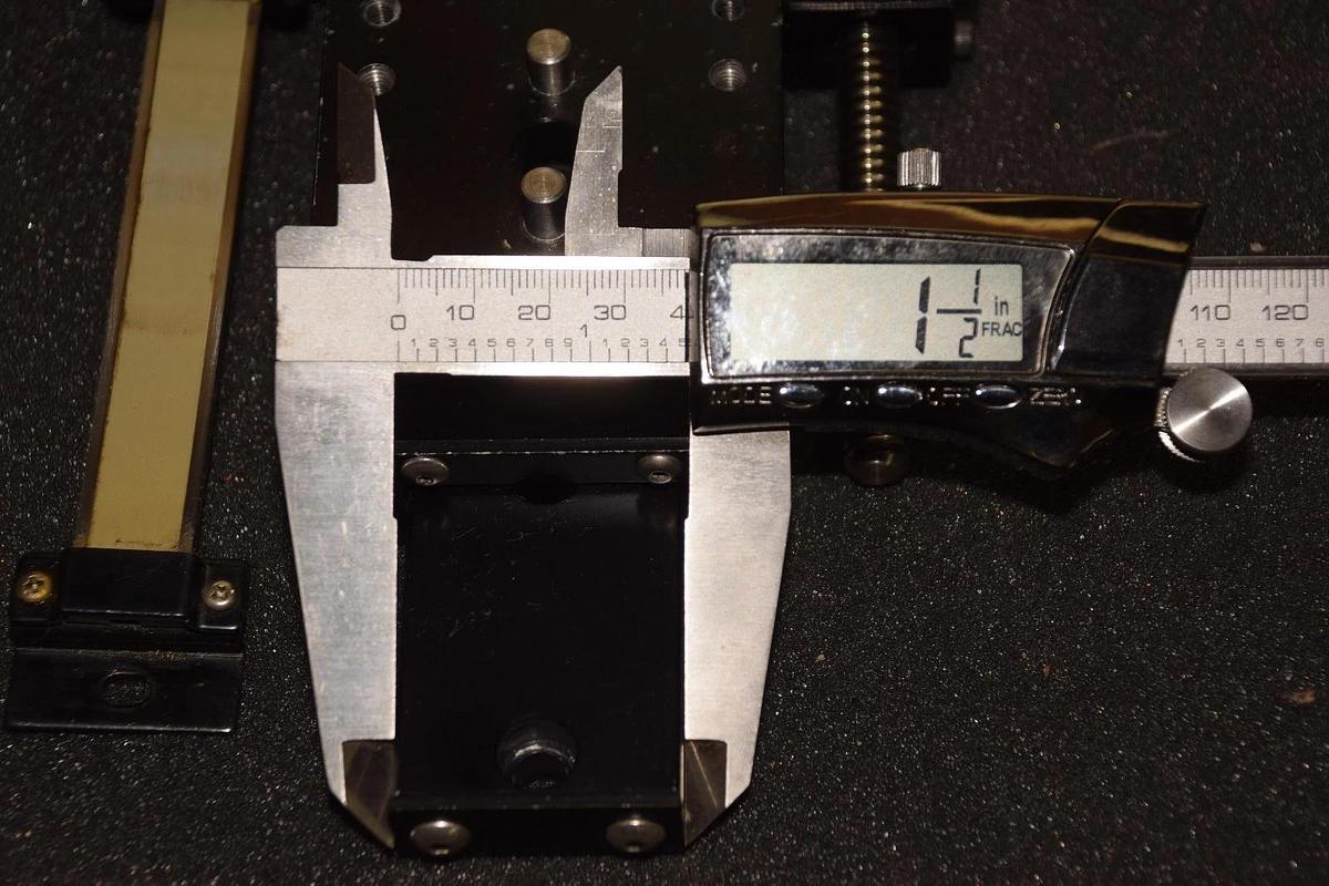 Used PARKER DAEDAL LINEAR SLIDE W/MITUTOYO CALIPER POSITIONING SYSTEM