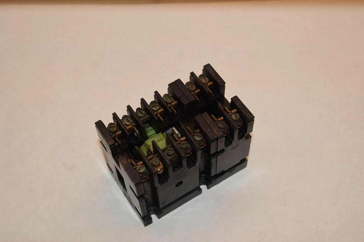 Used GE CR120A2612 10A 250VDC COIL CONTACTOR RELAY