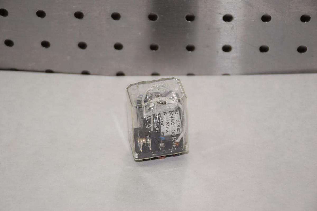 MATSUSHITA HP2-DC24V AW5222 10A 30VDC RELAY NEW