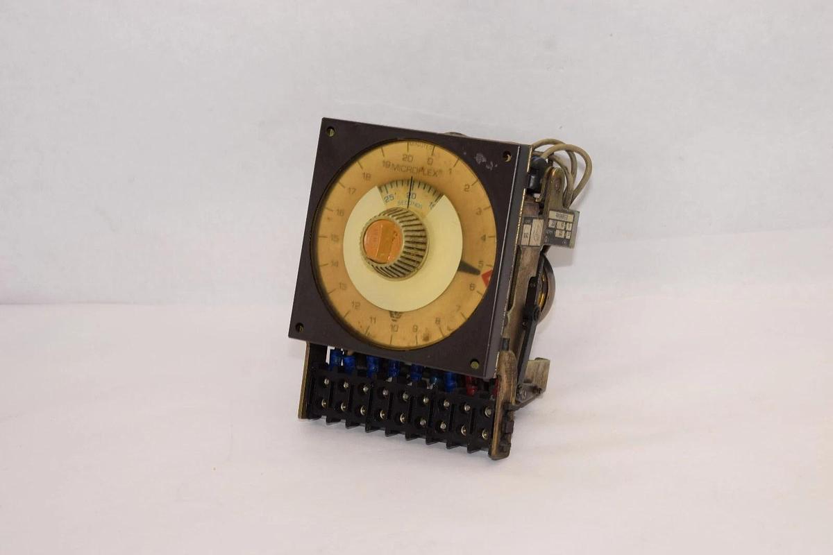 Used MICROFLEX HA43A6B212 120V 15A 1-20min Timer