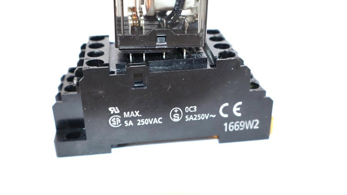 Used POTTER & BRUMFIELD KHAU-17A12-120 , KHAU17A12120 Relay W/ Base 1669W2 5A 250Vac