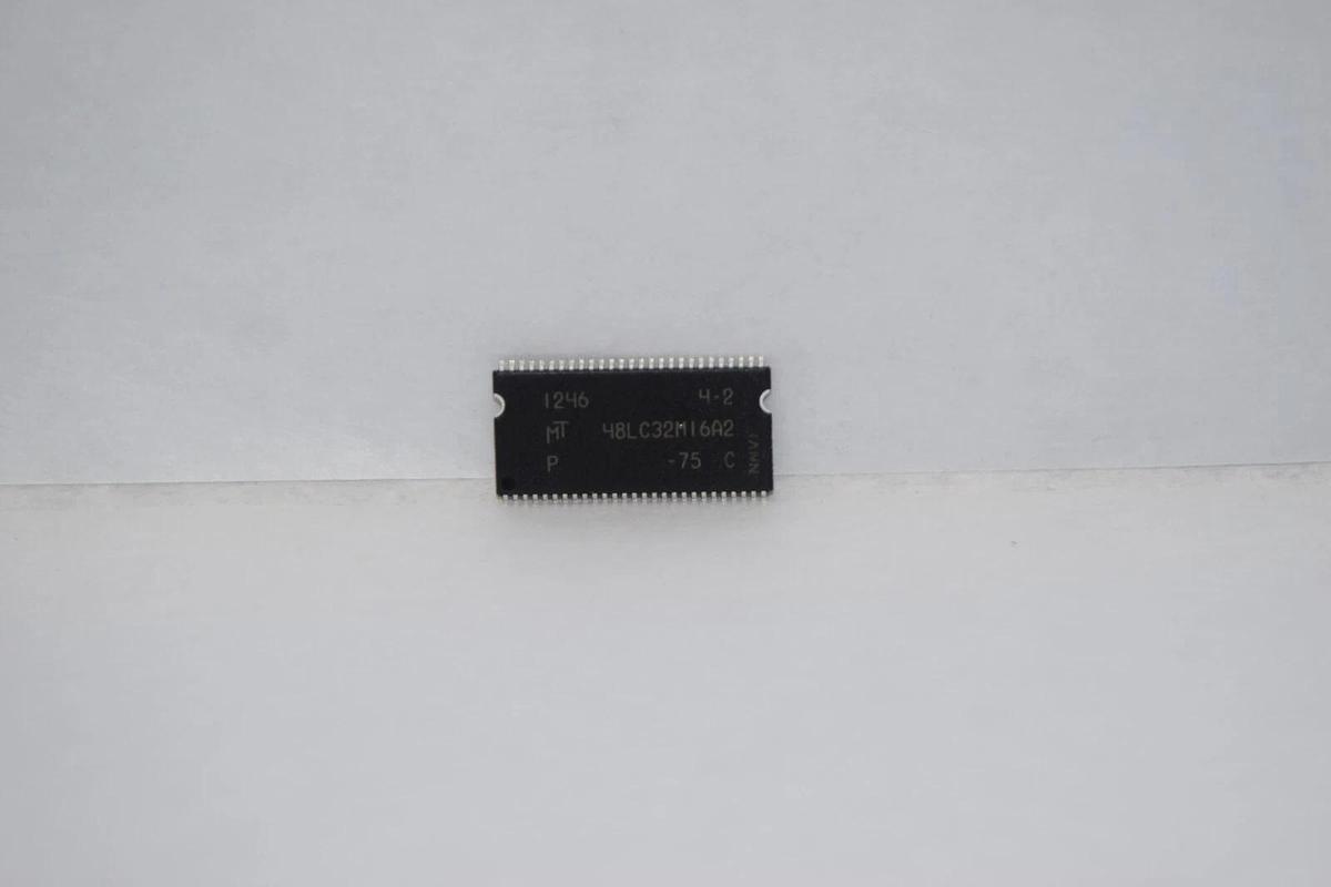 (NEW - Lot of 44) 48LC32M16A2 , K4S641632K-UC75 SDRAM MT48LC4M16ATG IC Chip
