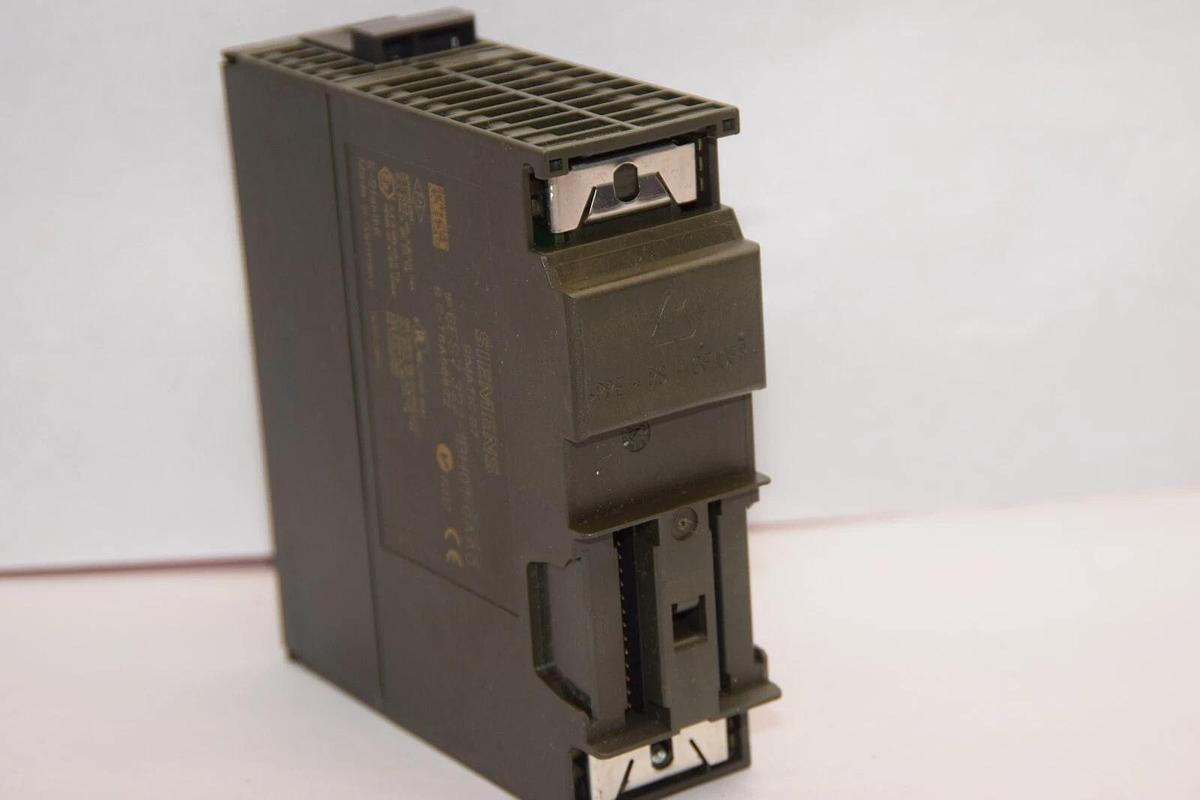 Used SIEMENS 6ES7 322-1BH01-0AA0 SM322 16xDC24V/0.5A Output Module