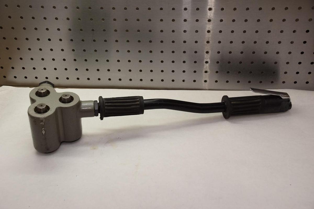 Used Taylor Pneumatic Concrete Scaling Hammer T-7604A T7604A