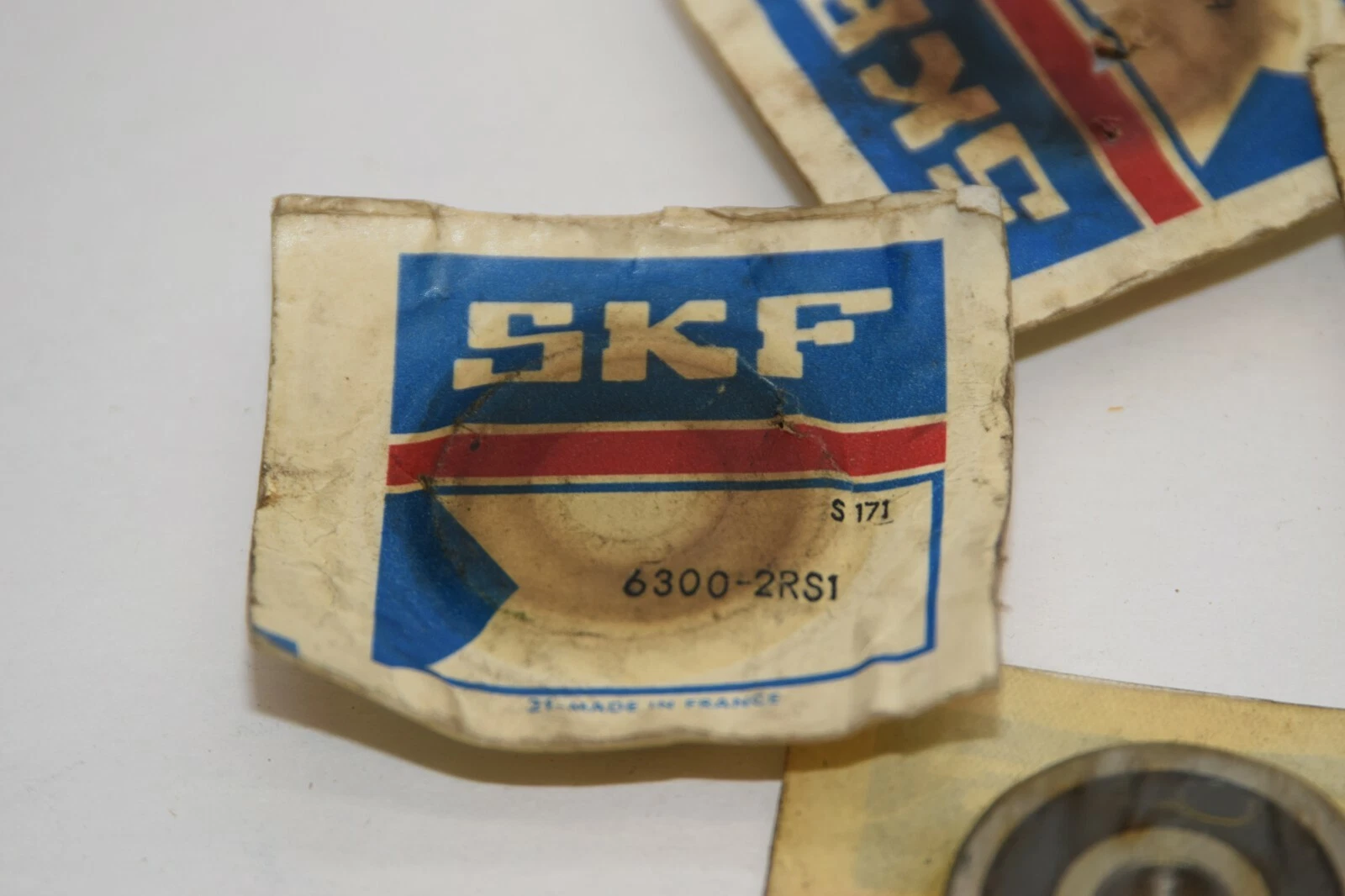 (NEW - LOT OF 5) SKF 6300-2RS1 63002RS1 Deep Groove Ball Bearing