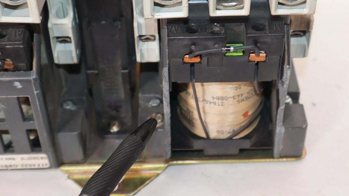 Used Siemens Reversing Starter Contactor CRL0F4622  24vdc Coil (Damaged)