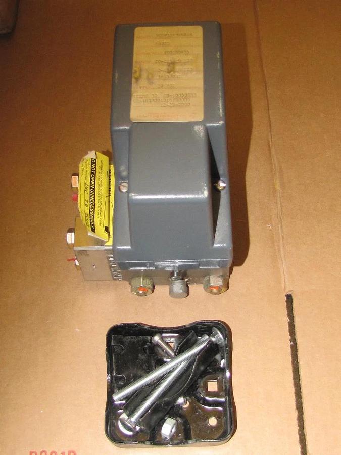 MOORE PRESSURE TRANSMITTER 50DP3313XBBXB New NOS