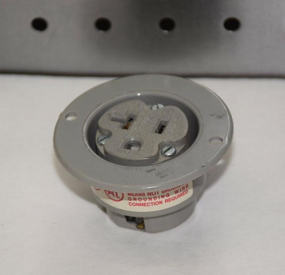 GE GENERAL ELECTRIC 5-20R 20A 125V FLANGED RECEPTACLE NEW