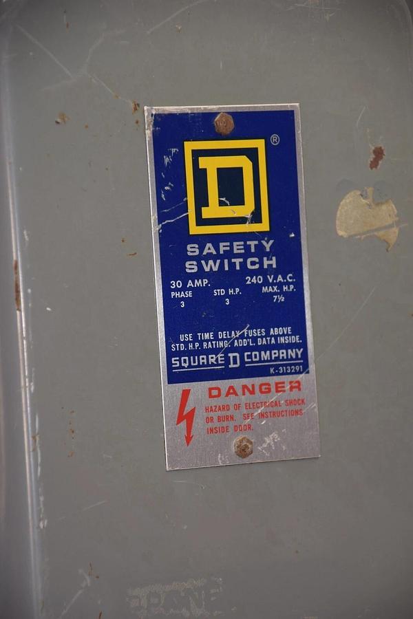 Used SQUARE D Fusible Safety Switch H-321 H321 Ser E1 30 Amp 30A Type 1 3ph 240v