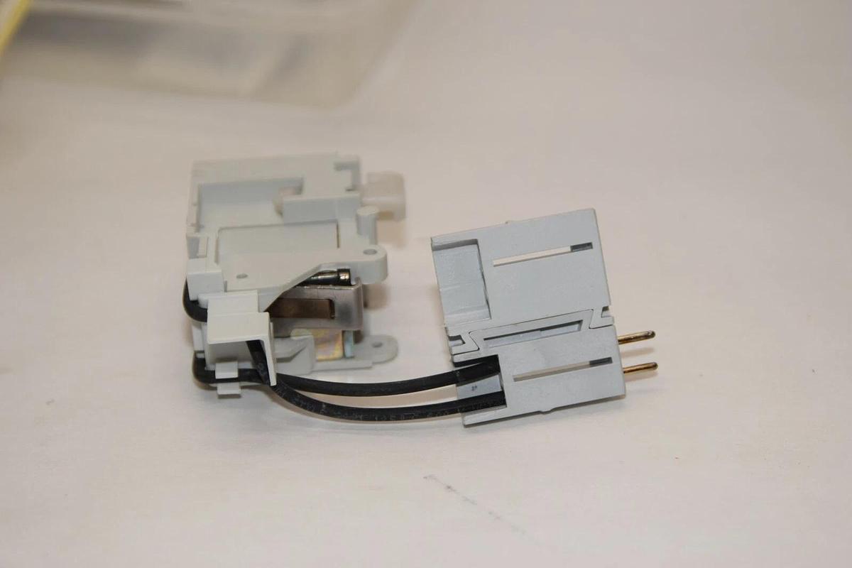 (NEW) ABB YO AO54872 110/127V 50/60Hz  110/125V Circuit Breaker