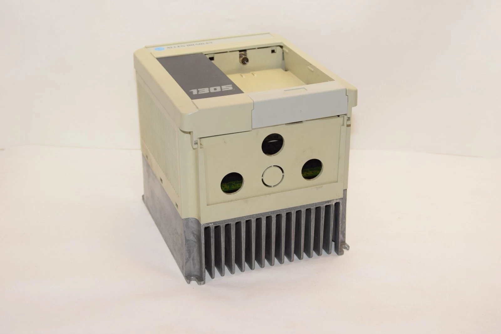 Used ALLEN BRADLEY 1305-BA02A Series A 380-460V 1.6A 50/60Hz 1300Va Drive *No Keypad*
