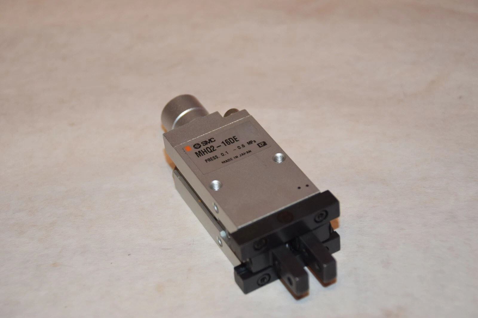 SMC MHQ2-16DE 0.1-0.6MPa 16mm BORE TWO-FINGER PNEUMATIC GRIPPER