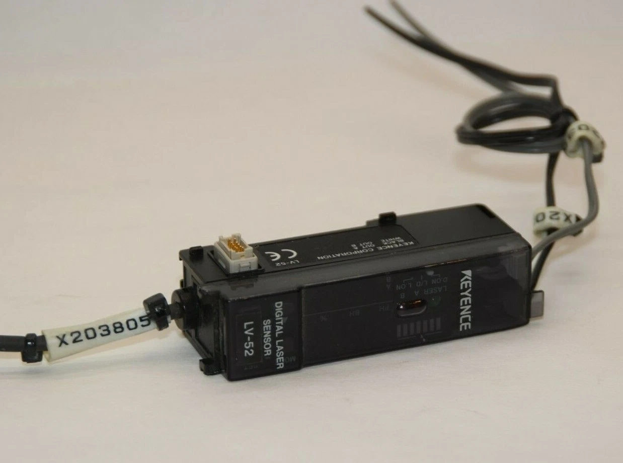 Used KEYENCE CORPORATION LV-52 LV52 Digital Laser Sensor