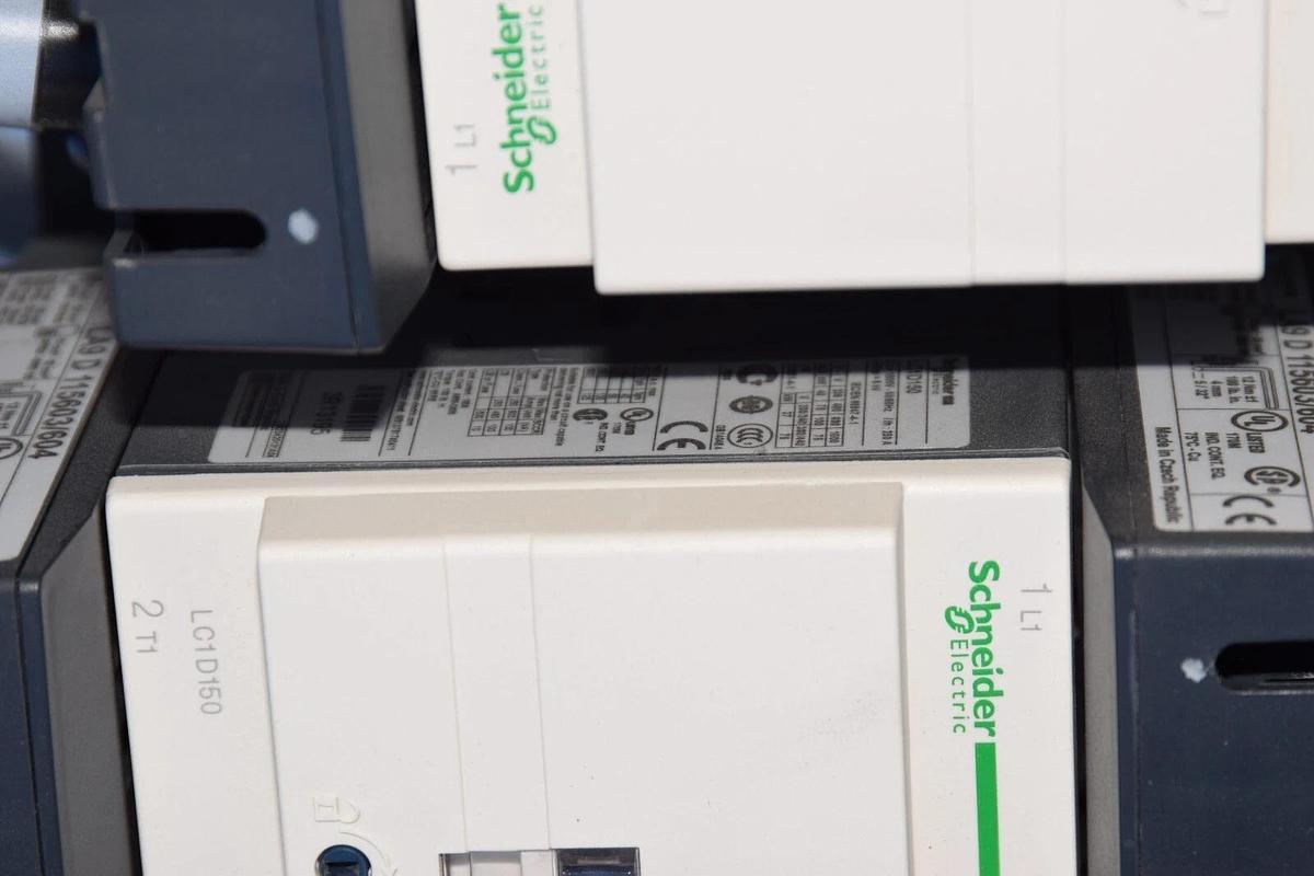 Used Yaskawa AC Drive Z1B1B180PMB Z1000 Bypass Inverter 3ph 480v in 0-460v 180a out