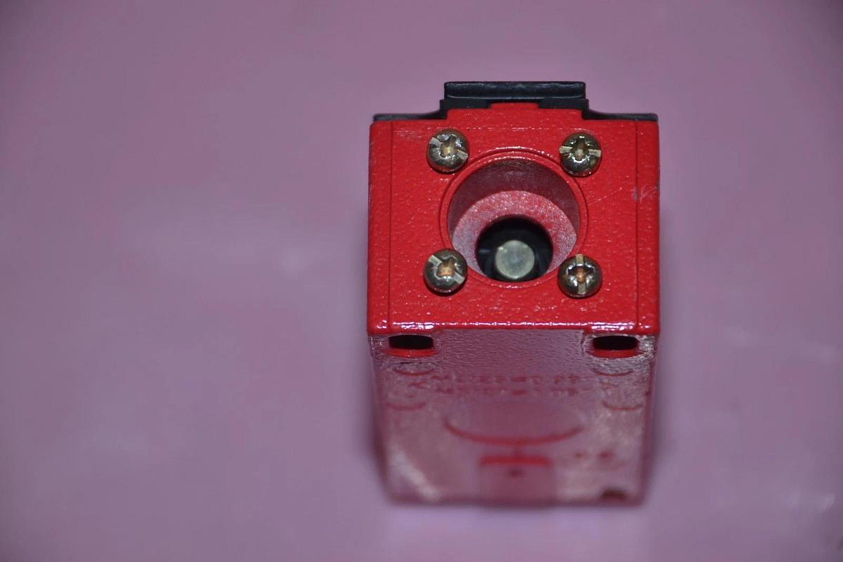 Used BERNSTEIN LIMIT SWITCH GC-SU1Z HW GC SU1Z GCSU1ZHW 612.1171.727 10A 500V AC