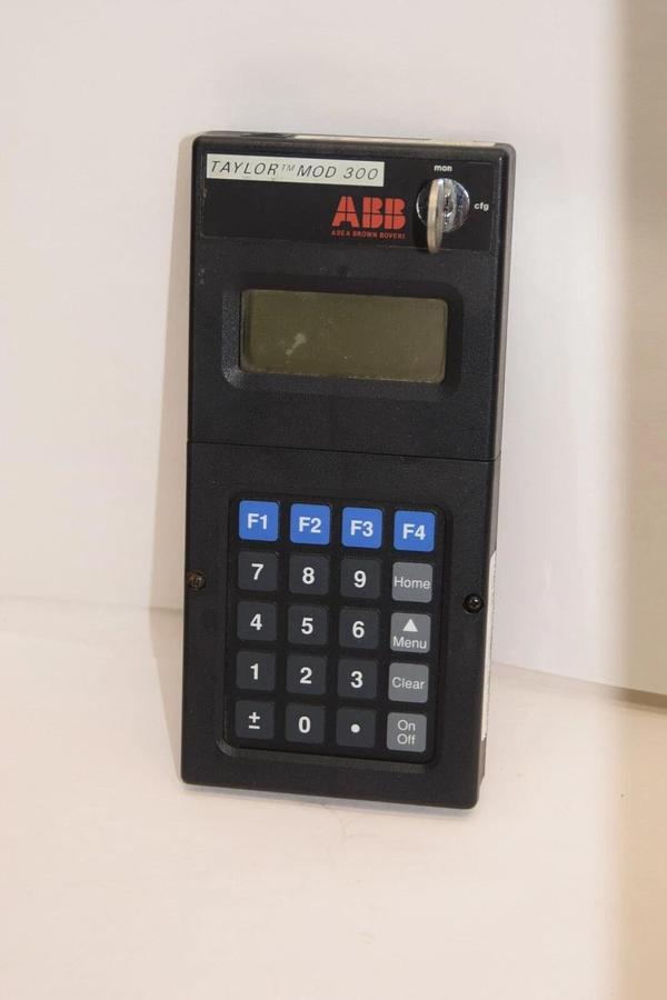Used ABB 6200DP10800E-J 6200DP10800 MOD 300 Hand Held Monitor *No Battery*