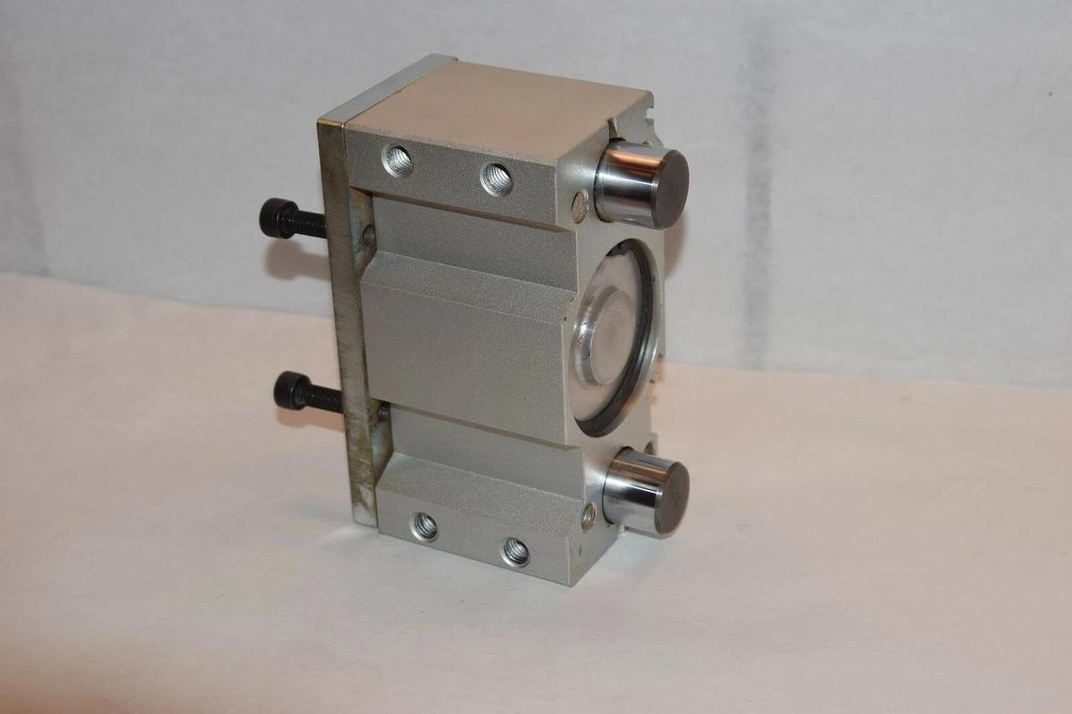 Used SMC Guide Slide Cylinder Actuator Cylinder EMGQM63-10 EMGQM 63-10