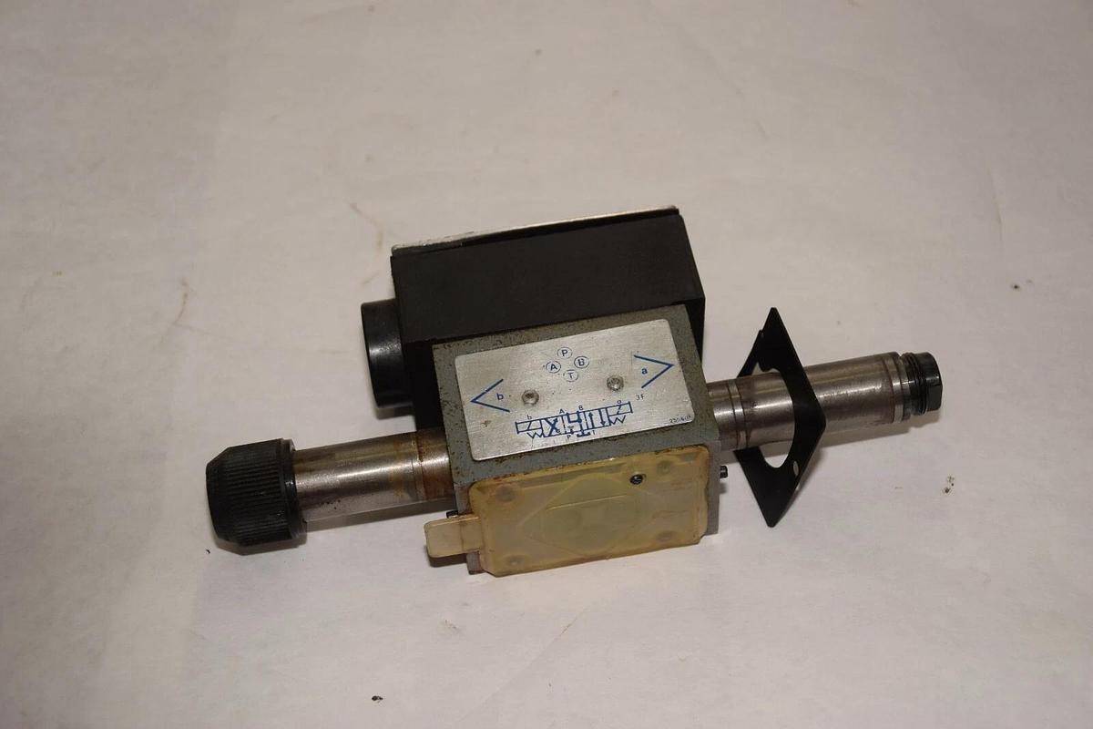 Used Continental Hydraulics directional pilot valve VS5M-3F-GB-60L-J