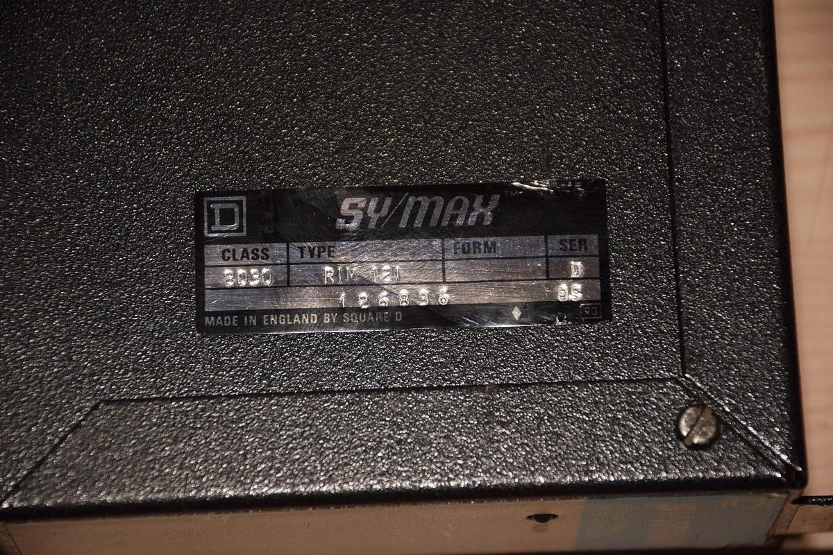 Used Square D SY/MAX ANALOG OUTPUT MODULE 8030 ROM-121 8030ROM121 Ser C