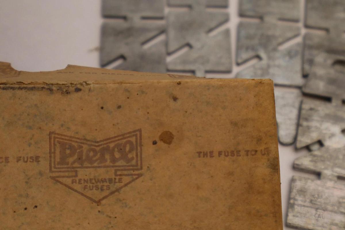 (NEW - Lot of 13) PIERCE 6200 200A 600V Renewable Fuse