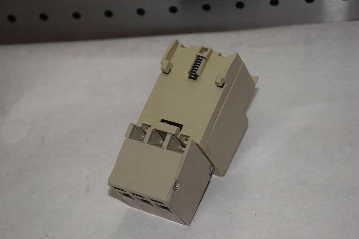 Used TELEMECANIQUE GV1-G04 GV1-G04-L3 MOTOR PROTECTOR CONTACT BLOCK ASSEMBLY