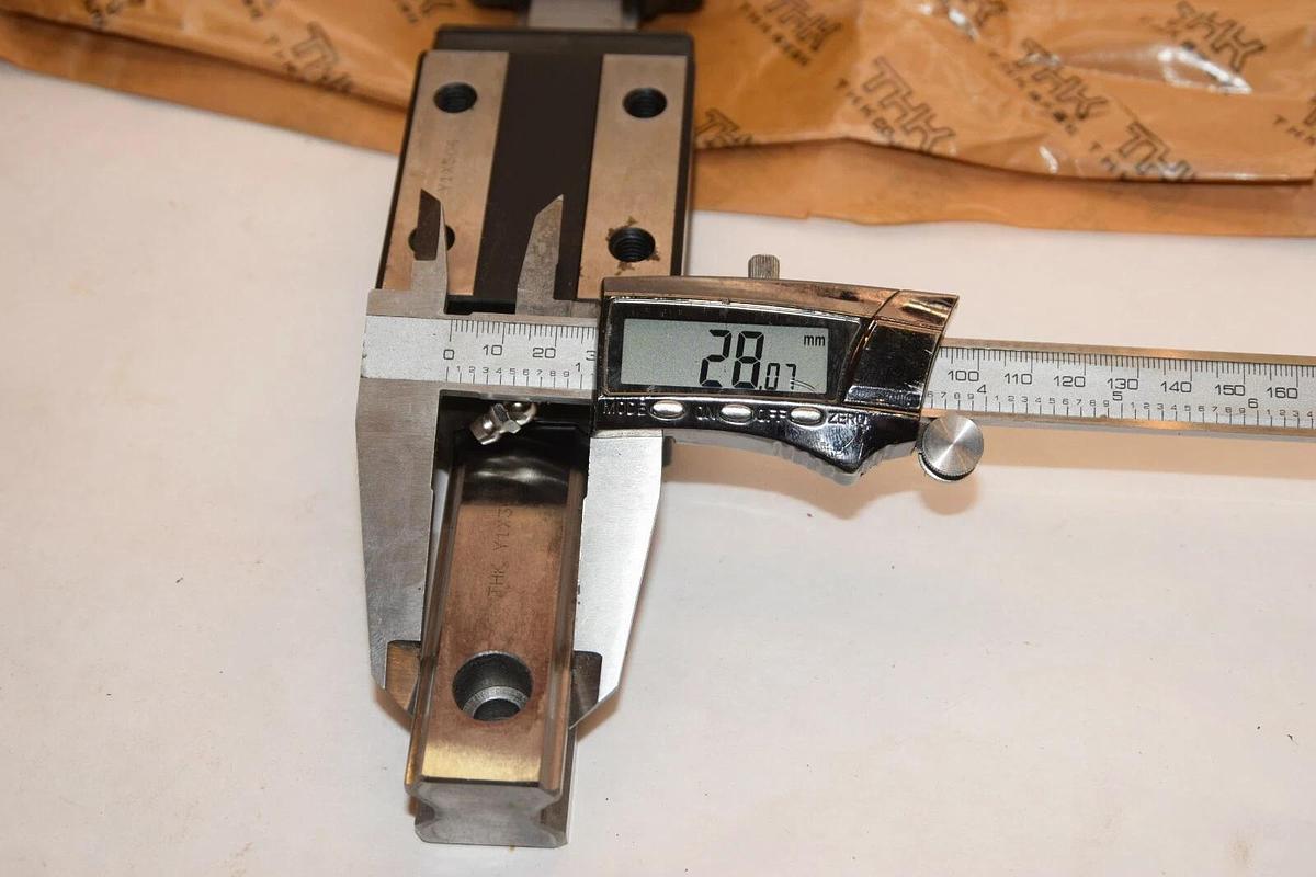 (NEW) THK HSR30R2ZZ+360L-II 360mm Length 30mm Bar Width Linear Guide