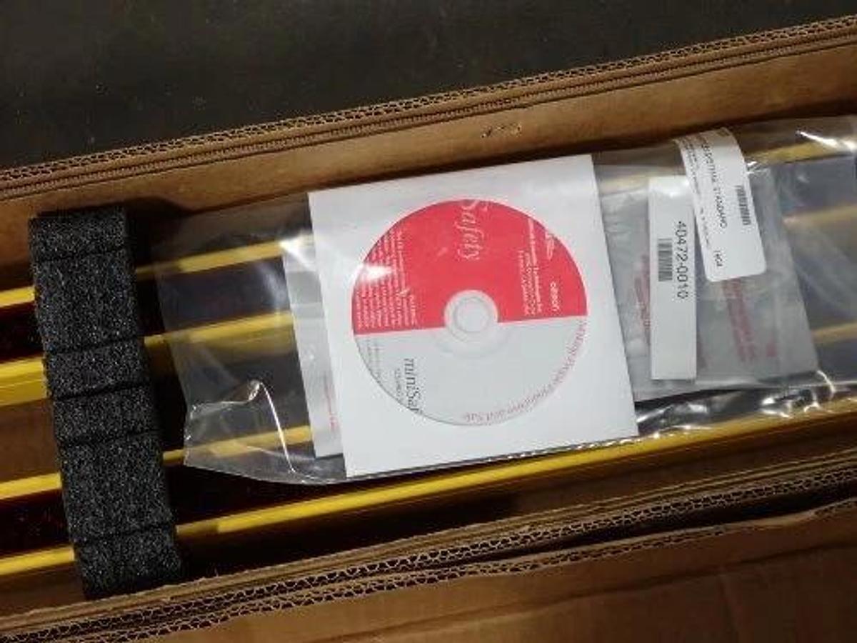OMRON MSF4800S-30-1200-15X-15R MSF4800S30120015X Safety Light Curtain set (NEW)