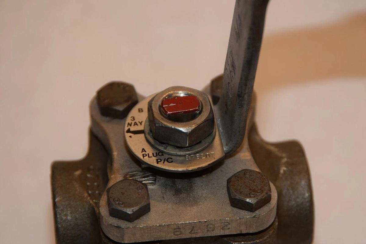 (NEW) TUFLINE 300 LCF8M 3/4" 978207 4902 3-Way Valve