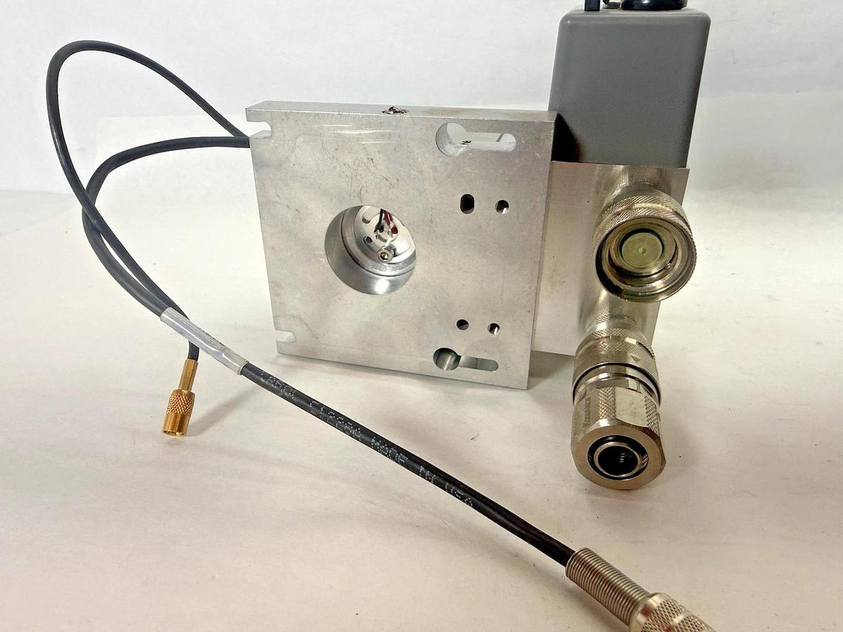 Used SIEMENS UV Medical LAB Light Source (240) 10944648 (240) 10945159 10944648
