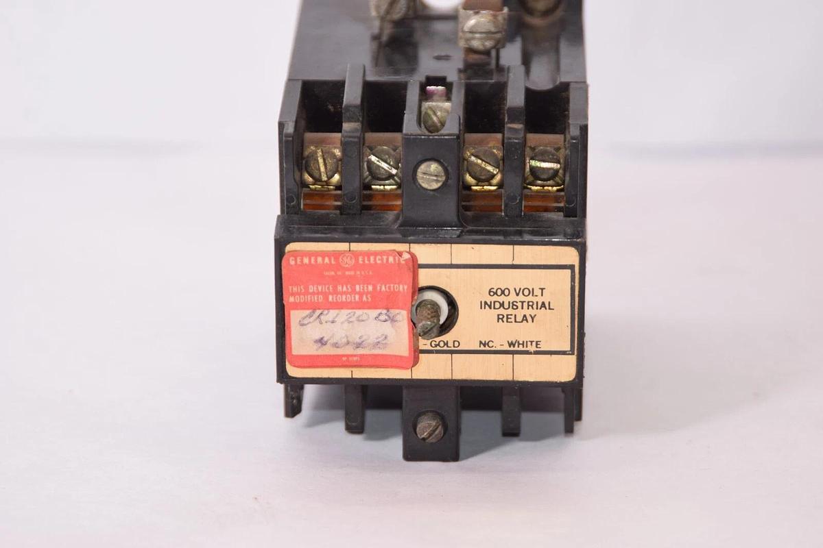 Used GE GENERAL ELECTRIC CR120B04022 600V Industrial Relay 55-513696G22 , 120V Coil