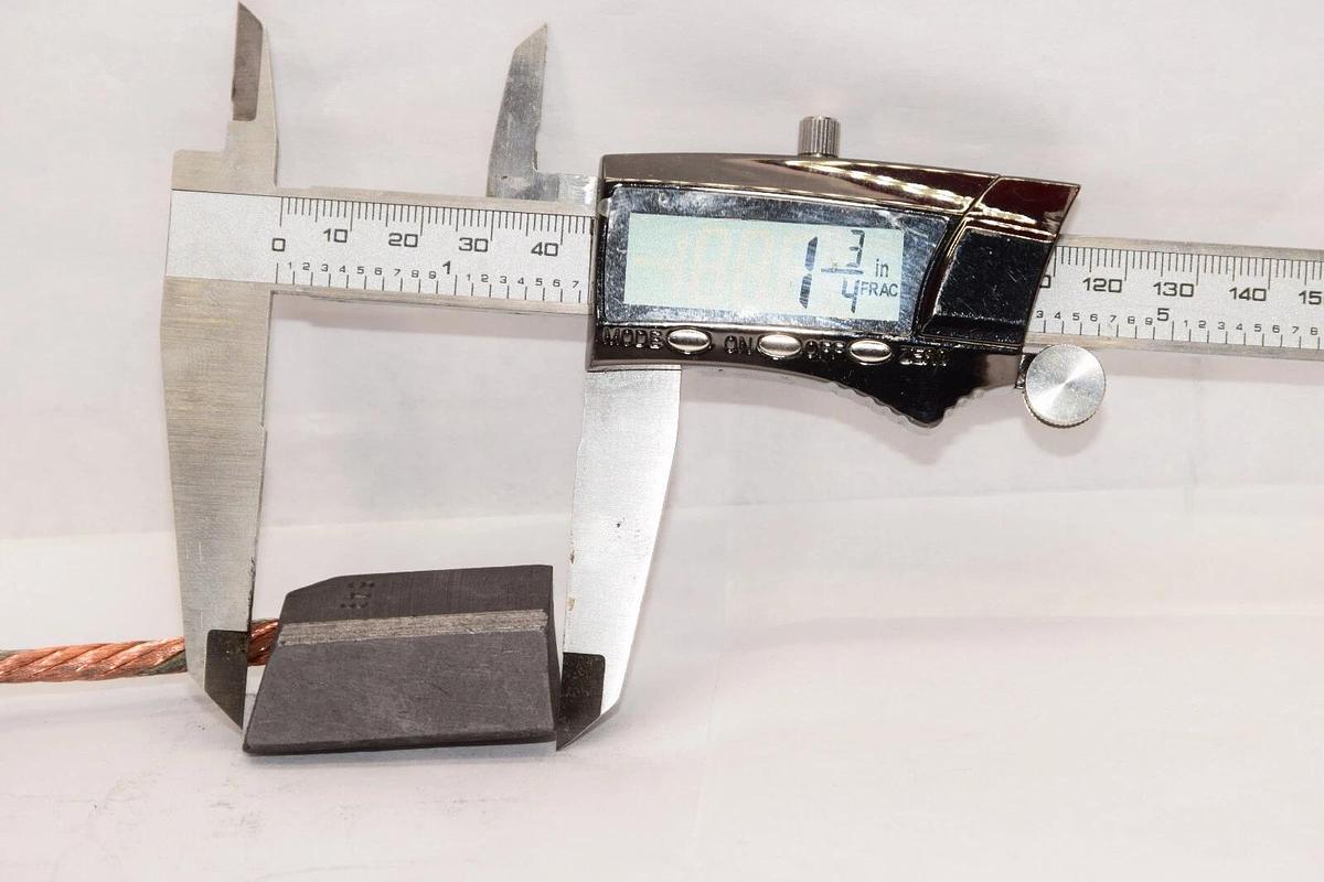 549 Carbon Motor Brush Brushes 1" x 3/4" x 1-3/4"  (NEW - Lot 6)